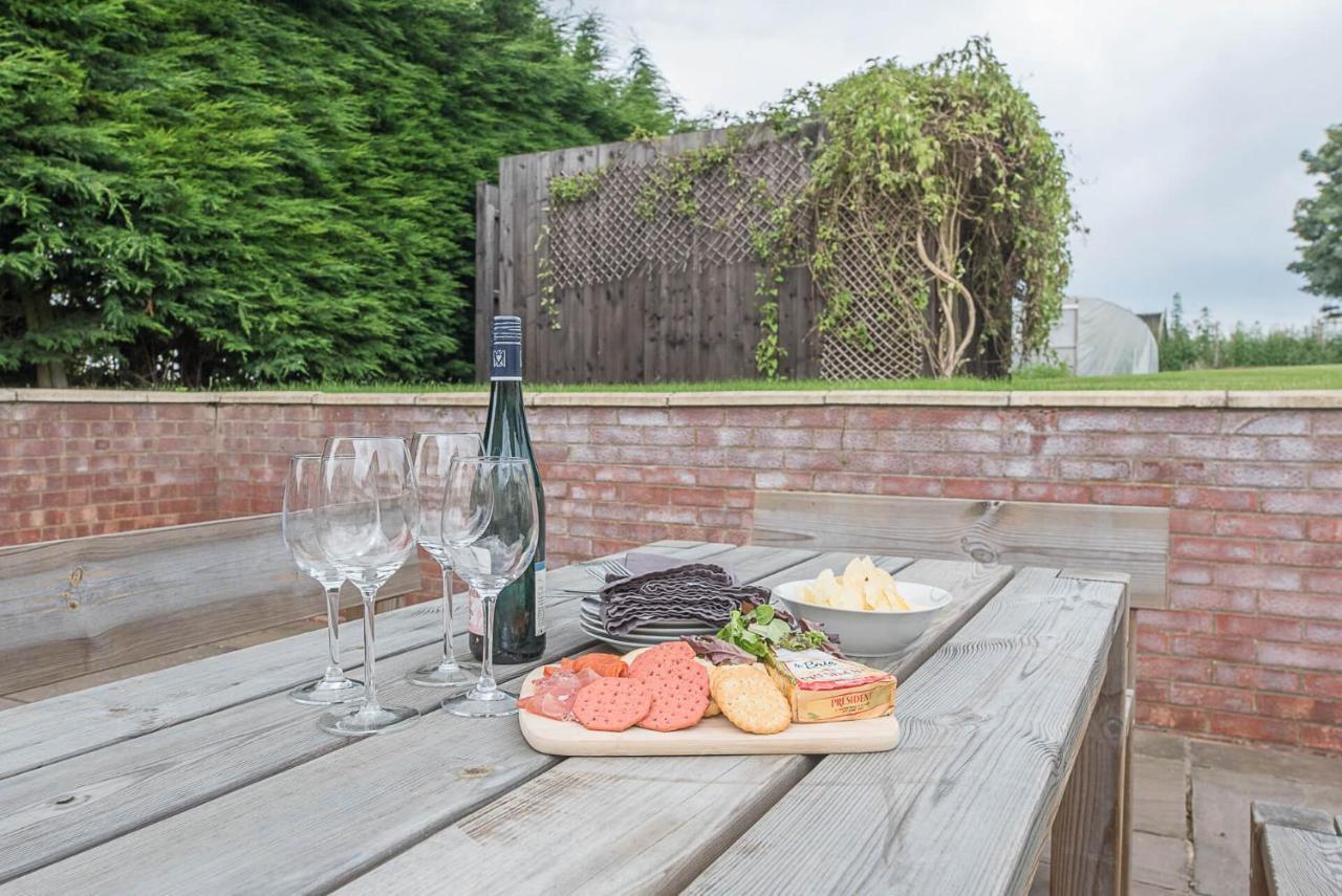 Grove Farm Bungalow With Swimming Pool, Dallinghoo Woodbridge Exteriör bild
