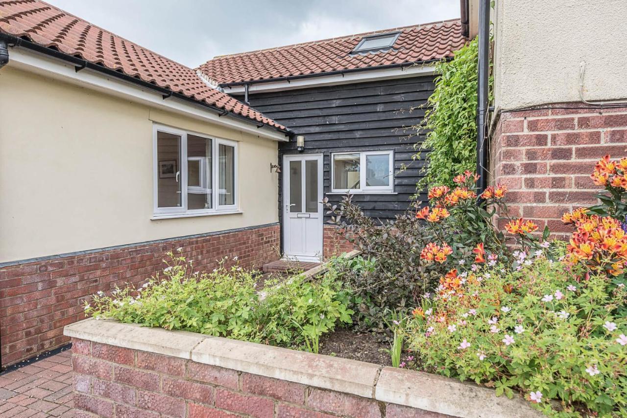 Grove Farm Bungalow With Swimming Pool, Dallinghoo Woodbridge Exteriör bild