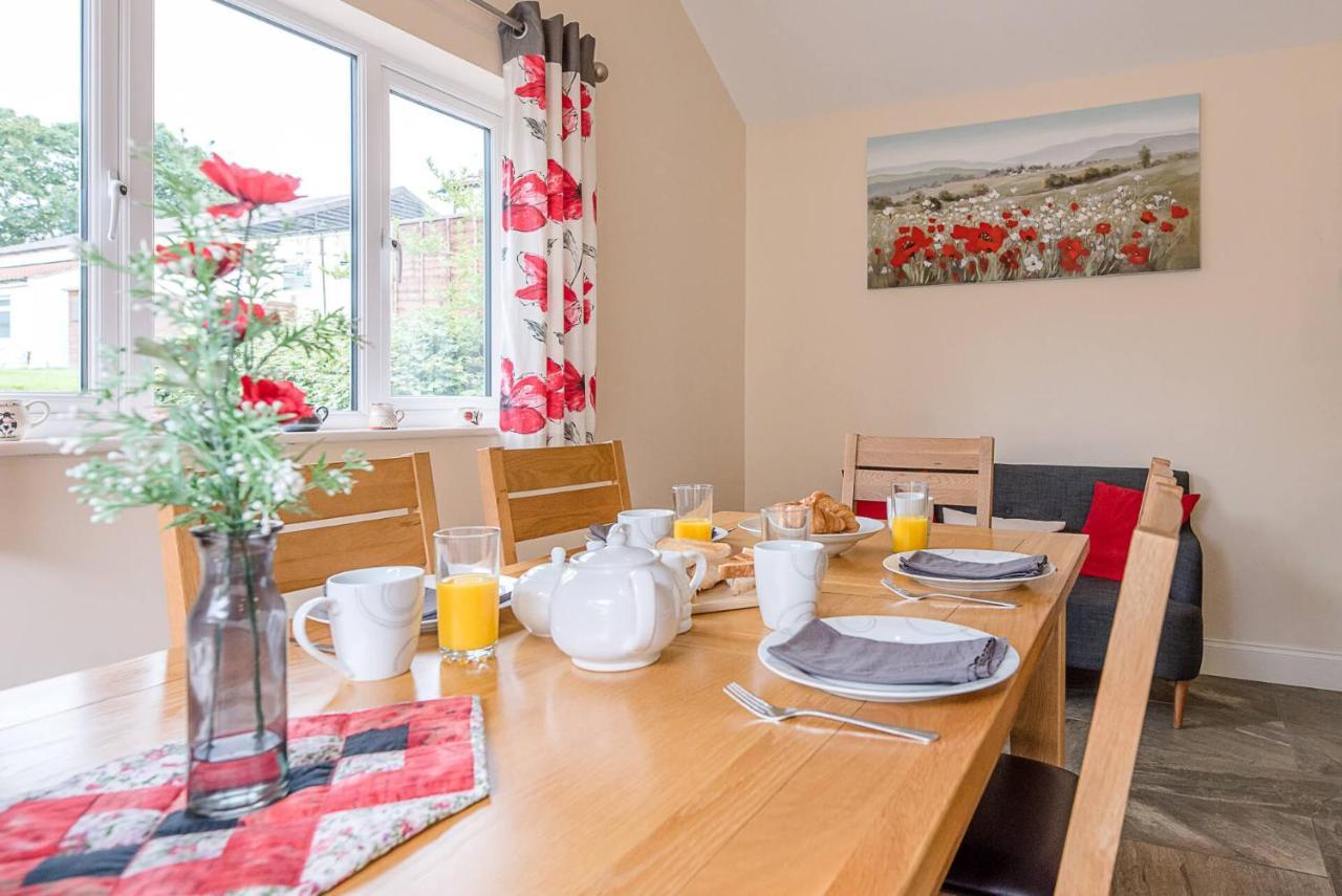 Grove Farm Bungalow With Swimming Pool, Dallinghoo Woodbridge Exteriör bild