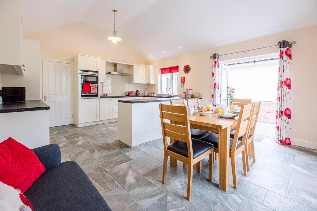 Grove Farm Bungalow With Swimming Pool, Dallinghoo Woodbridge Exteriör bild