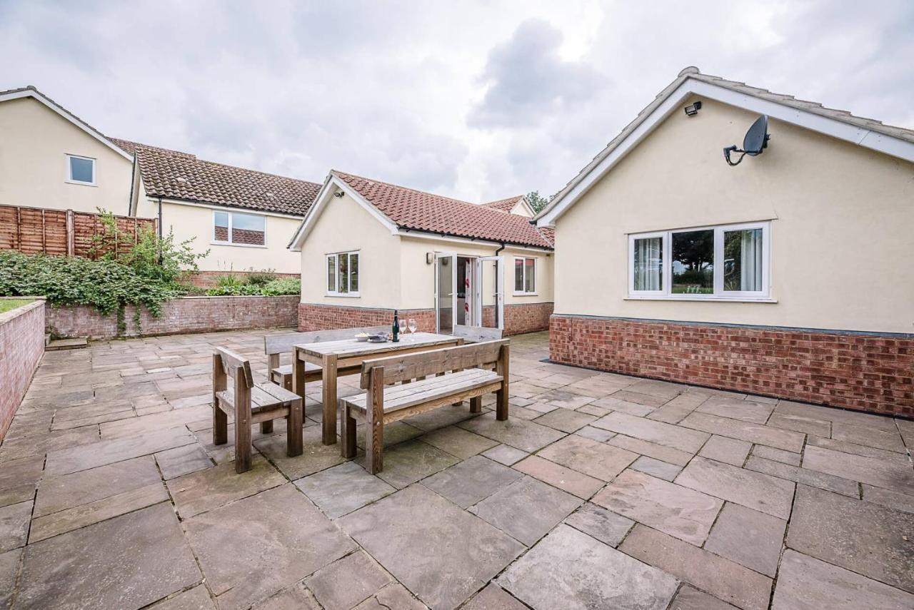 Grove Farm Bungalow With Swimming Pool, Dallinghoo Woodbridge Exteriör bild