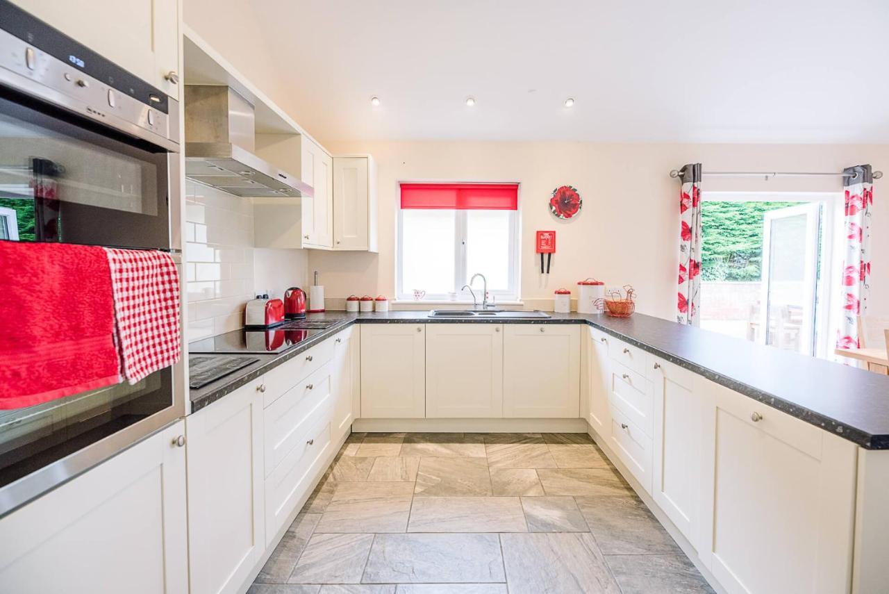 Grove Farm Bungalow With Swimming Pool, Dallinghoo Woodbridge Exteriör bild