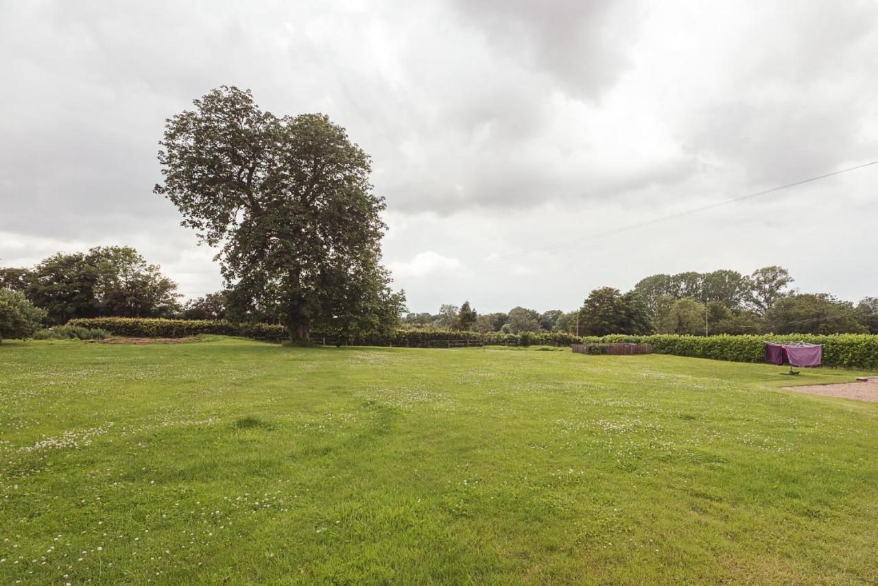 Grove Farm Bungalow With Swimming Pool, Dallinghoo Woodbridge Exteriör bild